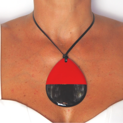 Collier goutte résine laquée de couleur rouge