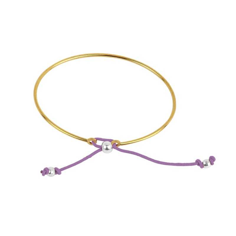 De vergulde slavenarmband van de vrouw De vergulde slavenarmband van de vrouw