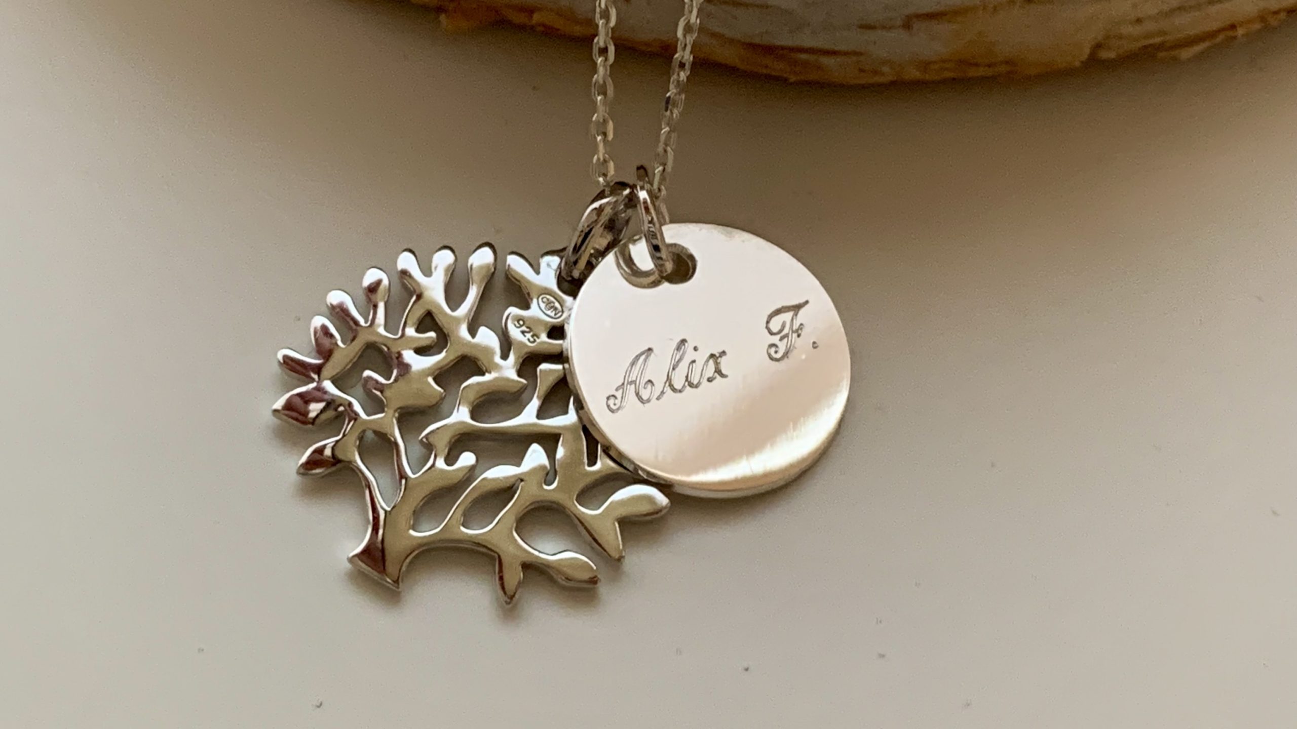 Collier gravure médaille personnalisable