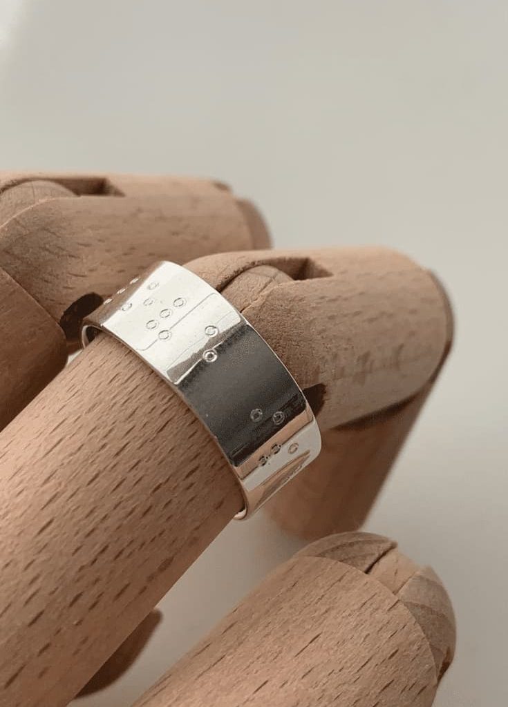 braille engraving: Engraving drawing jewelry