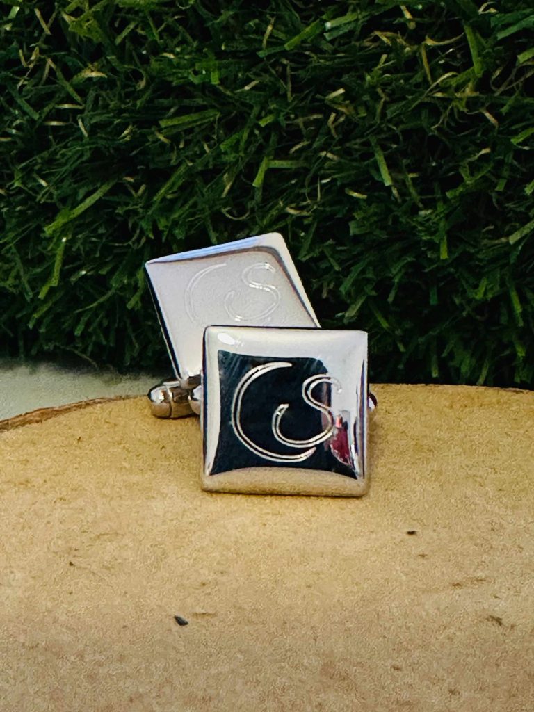 Boutons de manchette gravés homme