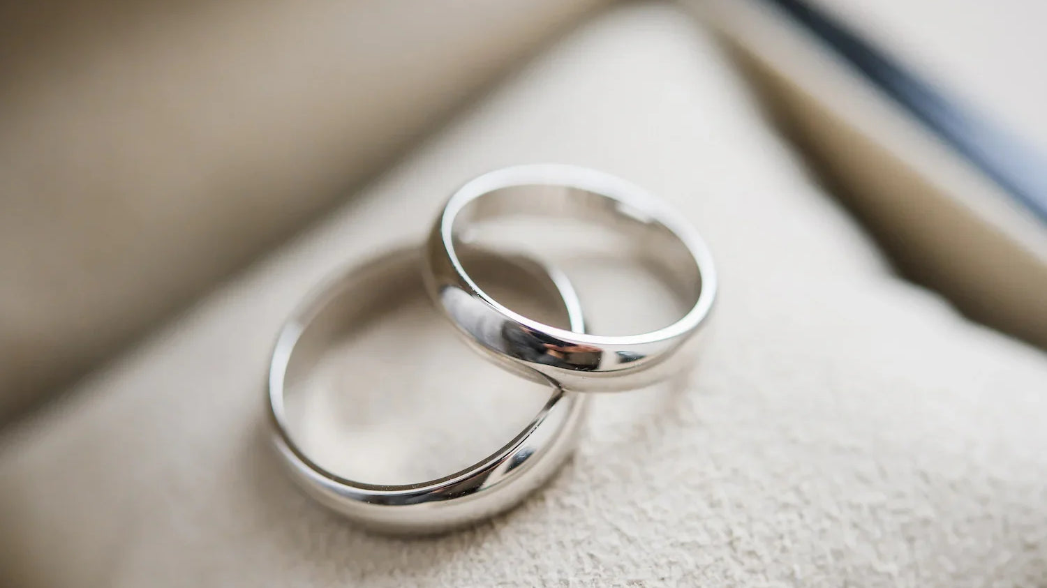 Choisissez une alliance pour femme faite-main à Bruxelles !