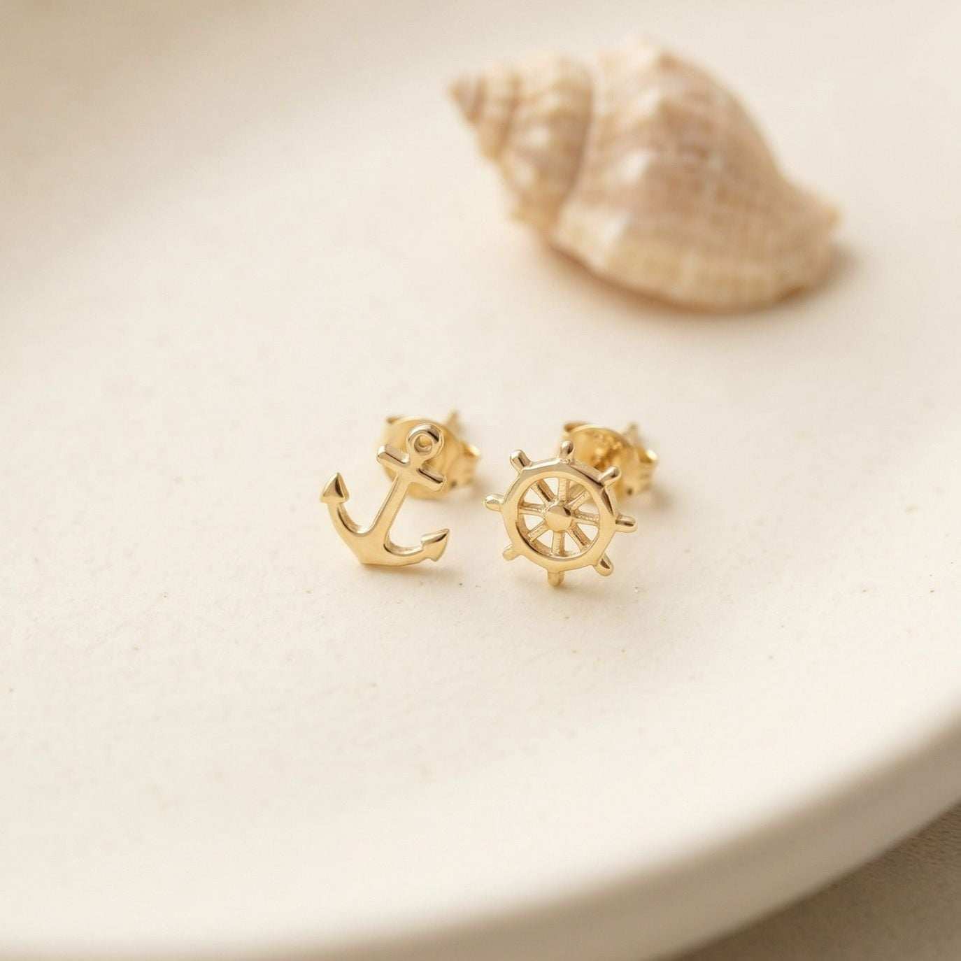 Bijouterie Arlon: boucles d'oreilles ancre gouvernail femme
