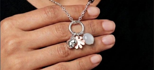 Bijouterie Fleurus : Collier nacre trèfle 
