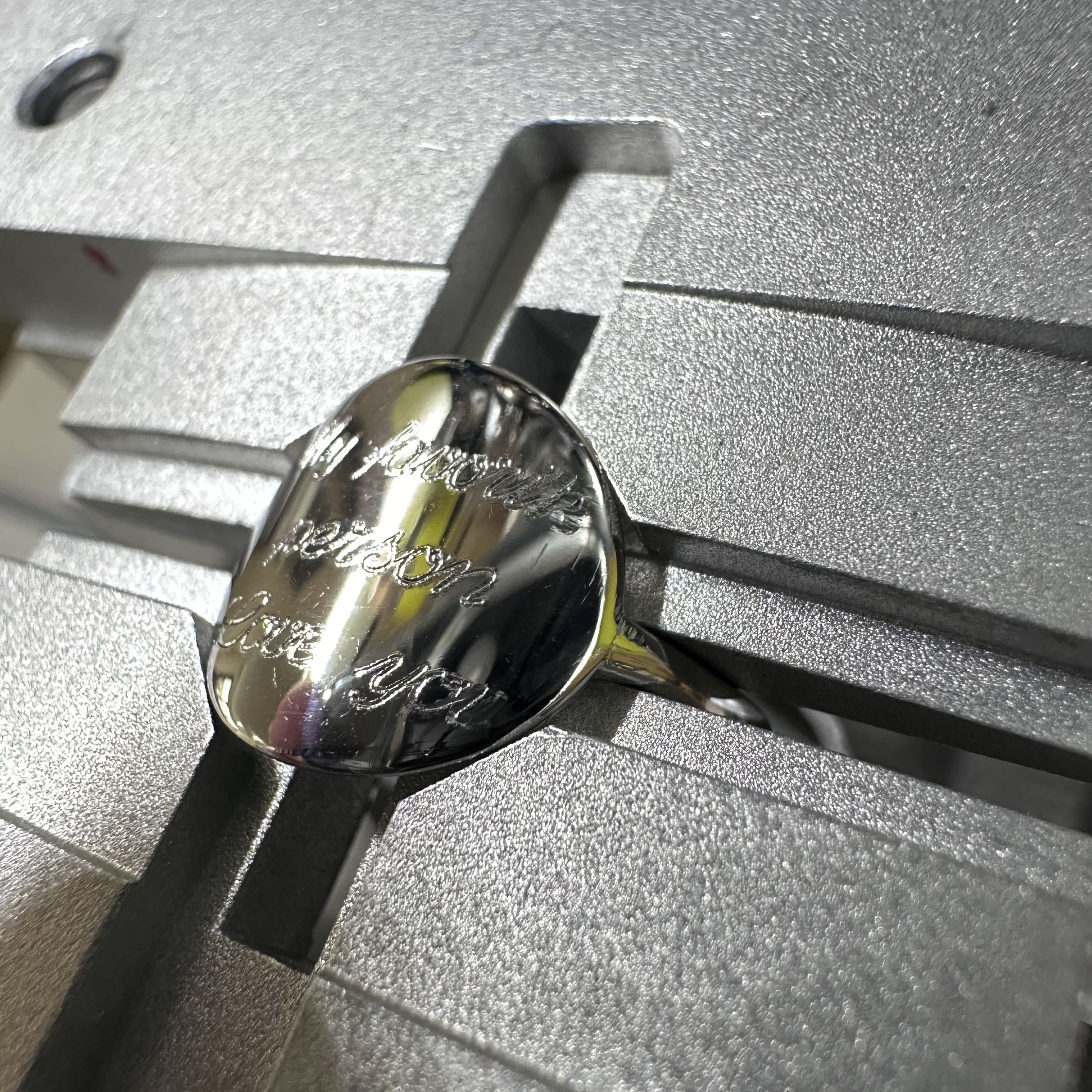 Gravure bijoux et objet en argent massif bruxelles