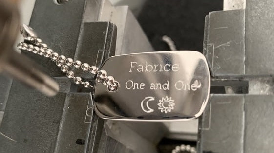 Bijouterie Watermael-Boitsfort : plaque militaire à graver en argent pour homme 