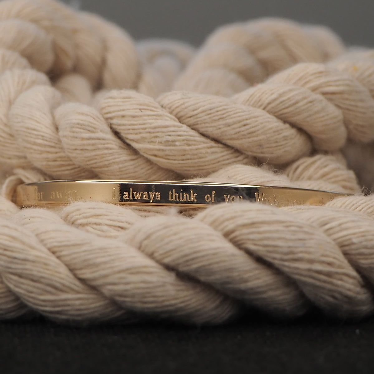 Bracelet jonc gravure or jaune 
