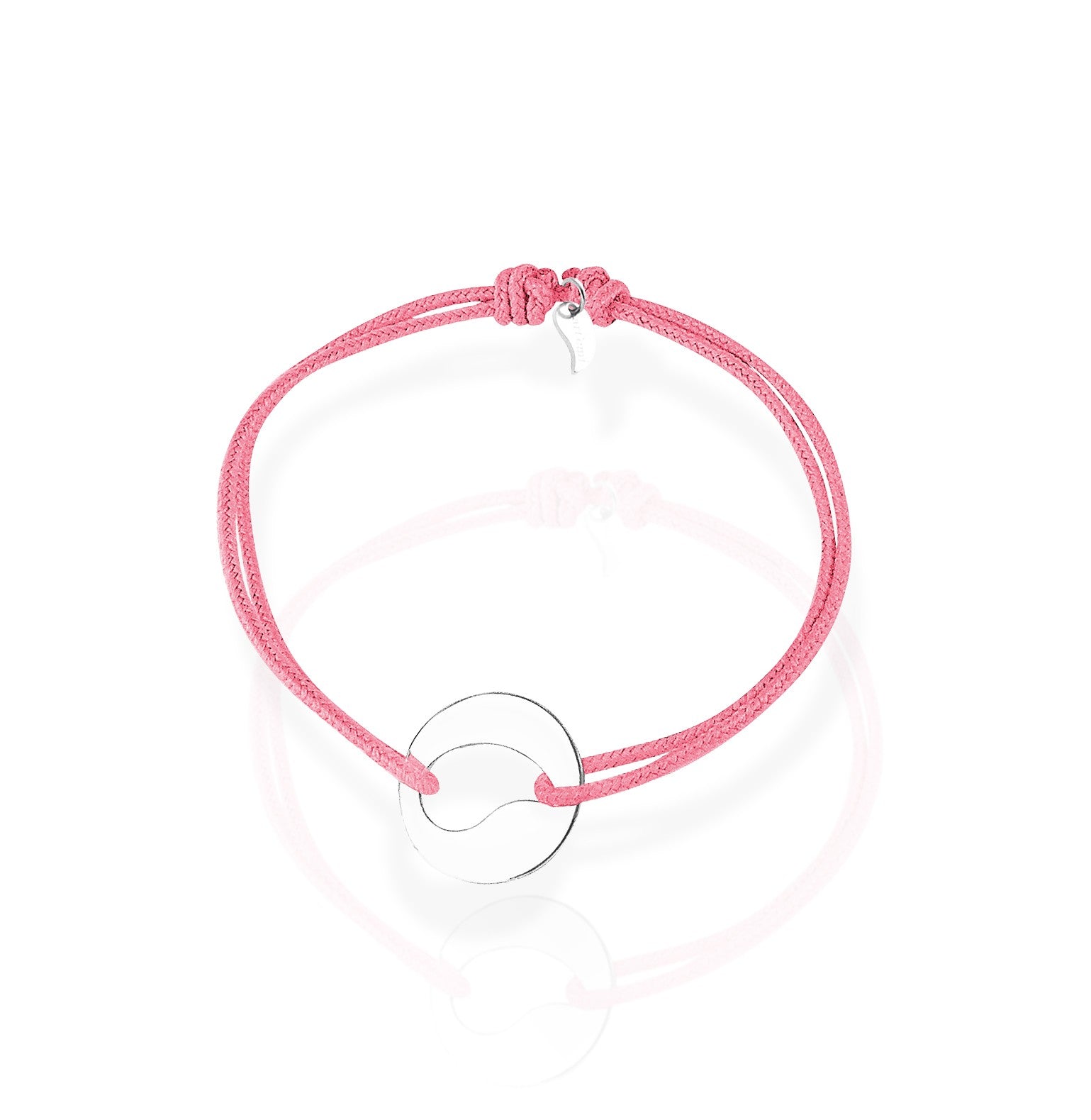 Bracelet médaille goutte enfant en argent de la créatrice bruxelloise Artémi