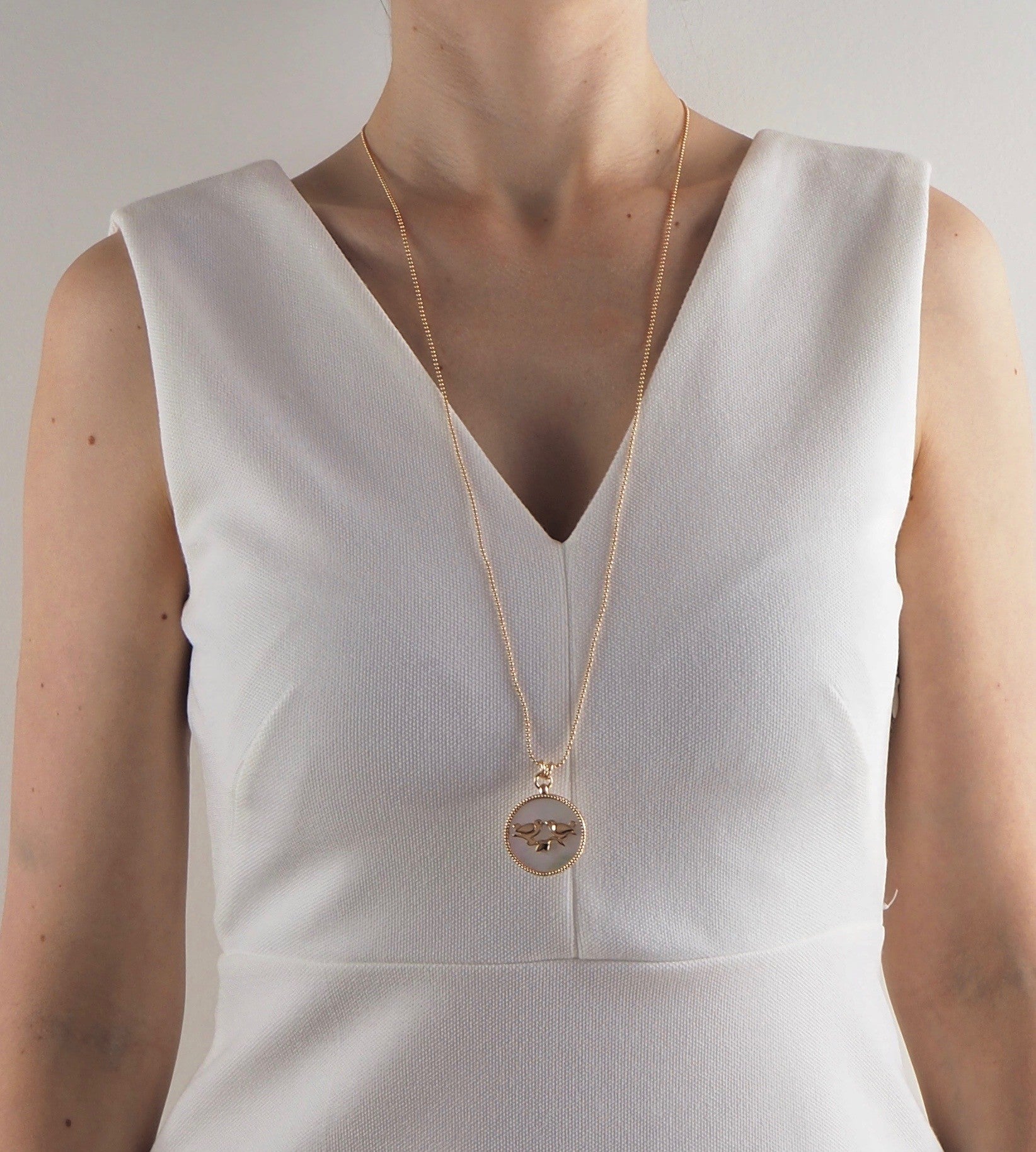 Collier sautoir médaille femme