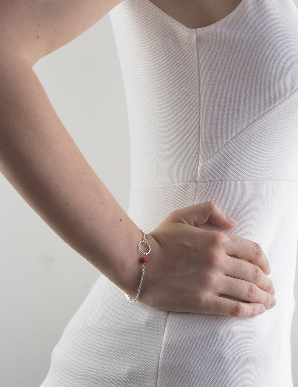 Bracelet rond argent perle corail femme