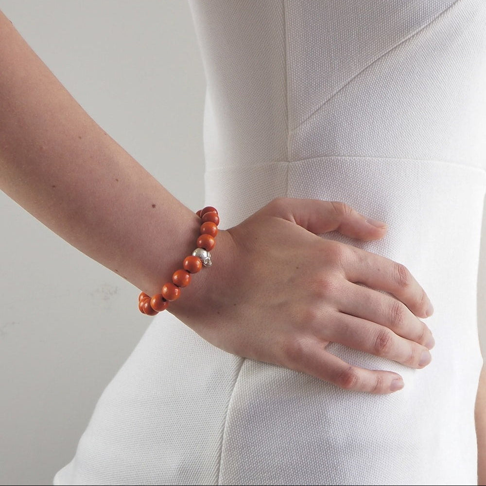 Bracelet perles bois tête mort femme
