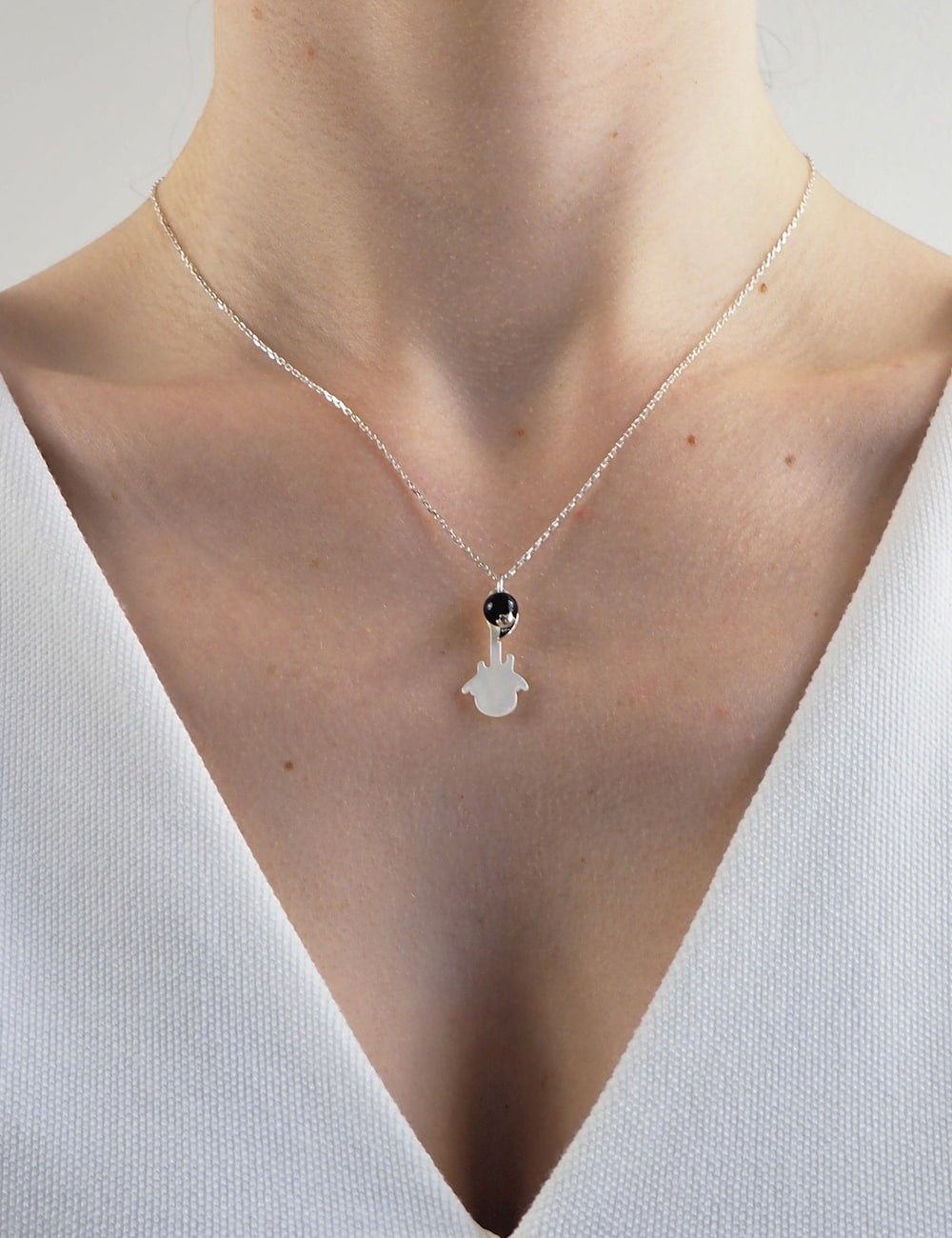 Collier guitare nacre noire femme