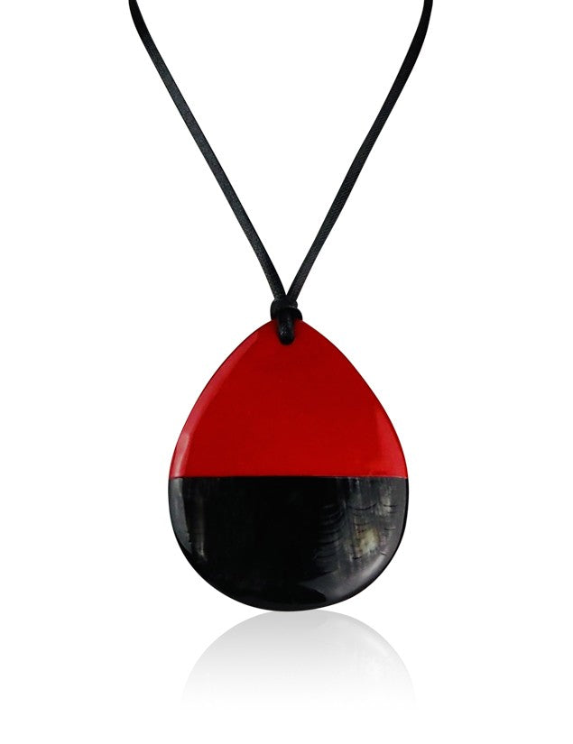 Collier goutte résine laquée de couleur rouge