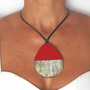 Collier goutte résine laquée de couleur rouge