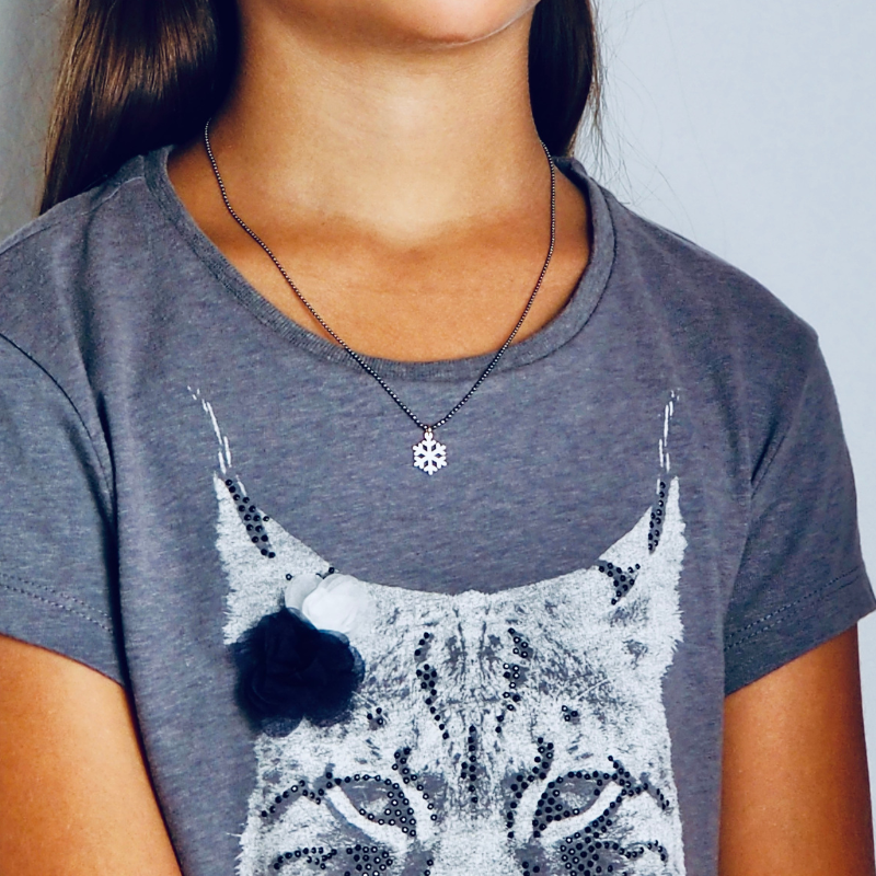 Collier jeune fille flocon de neige émail