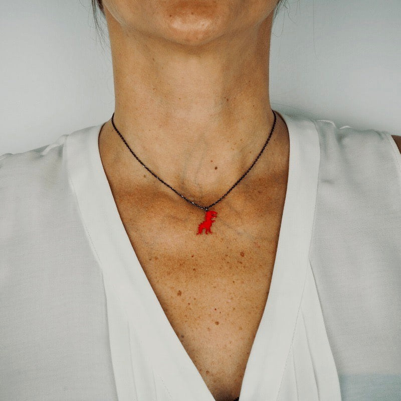 Pendentif dinosaure émail rouge femme argent massif collier