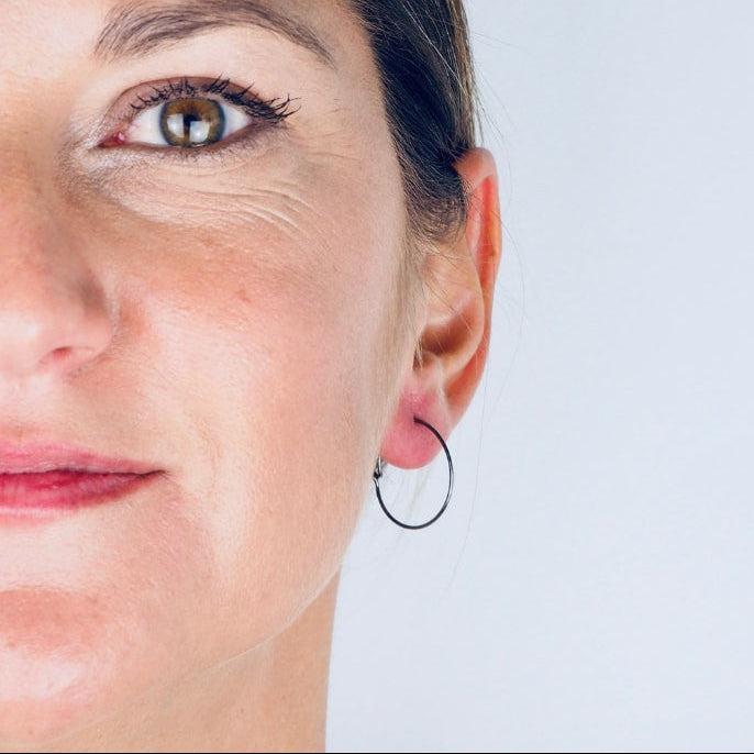 Boucles d'oreilles créoles fines rhodier Noir