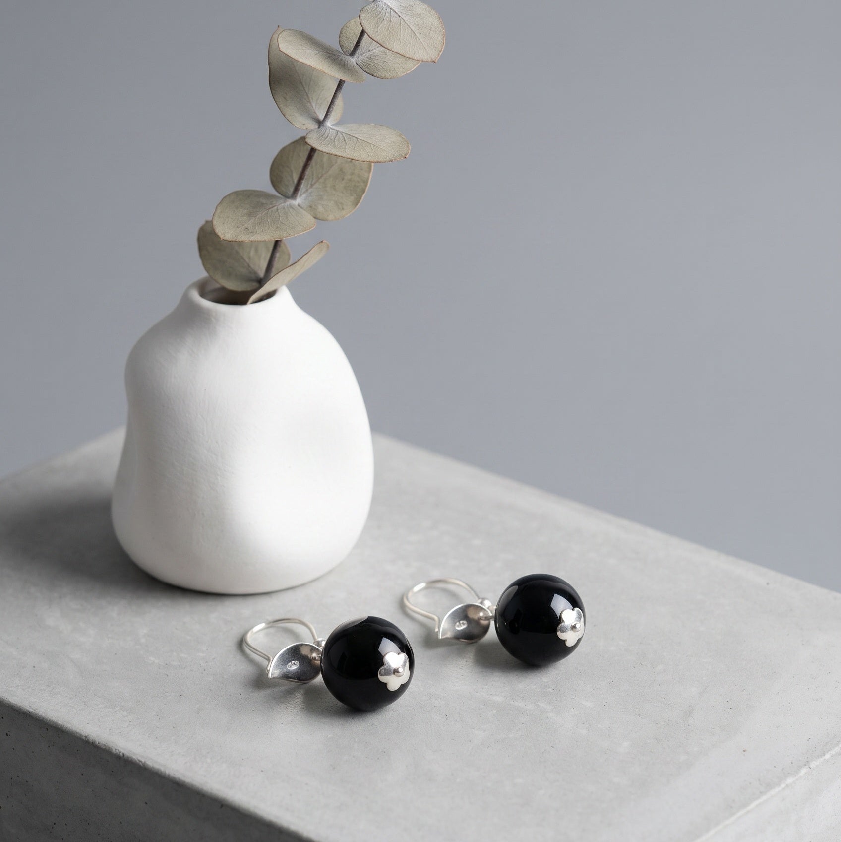 Boucles pendantes agate noir femme