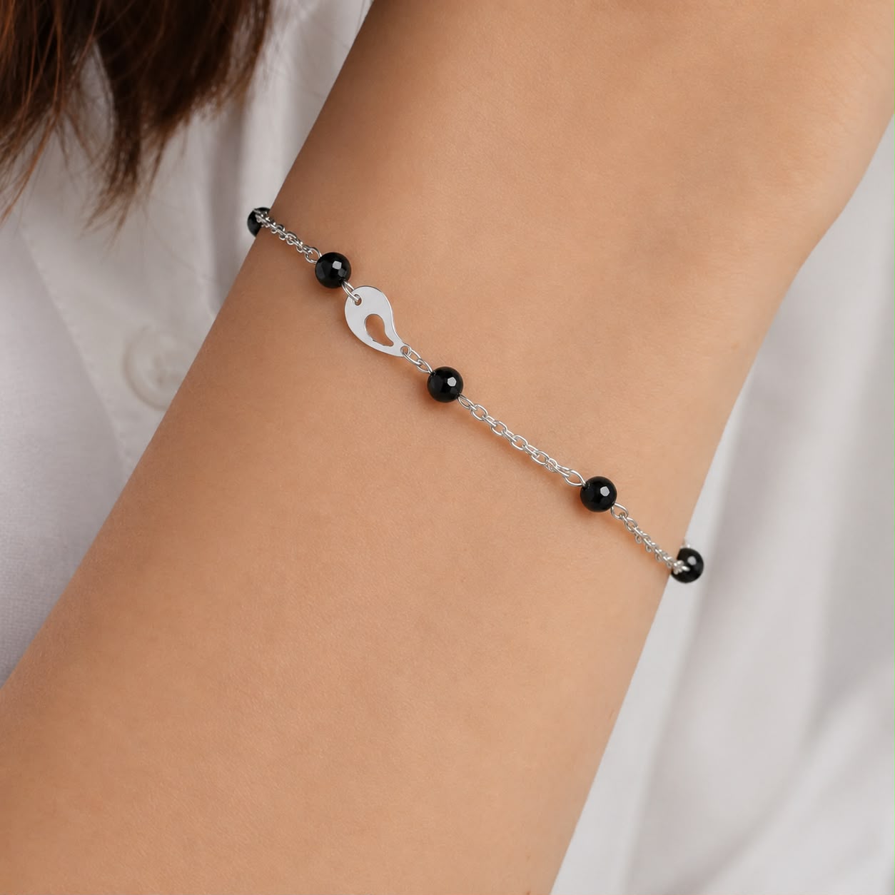 Zilveren damesarmband met zwarte agaatkralen