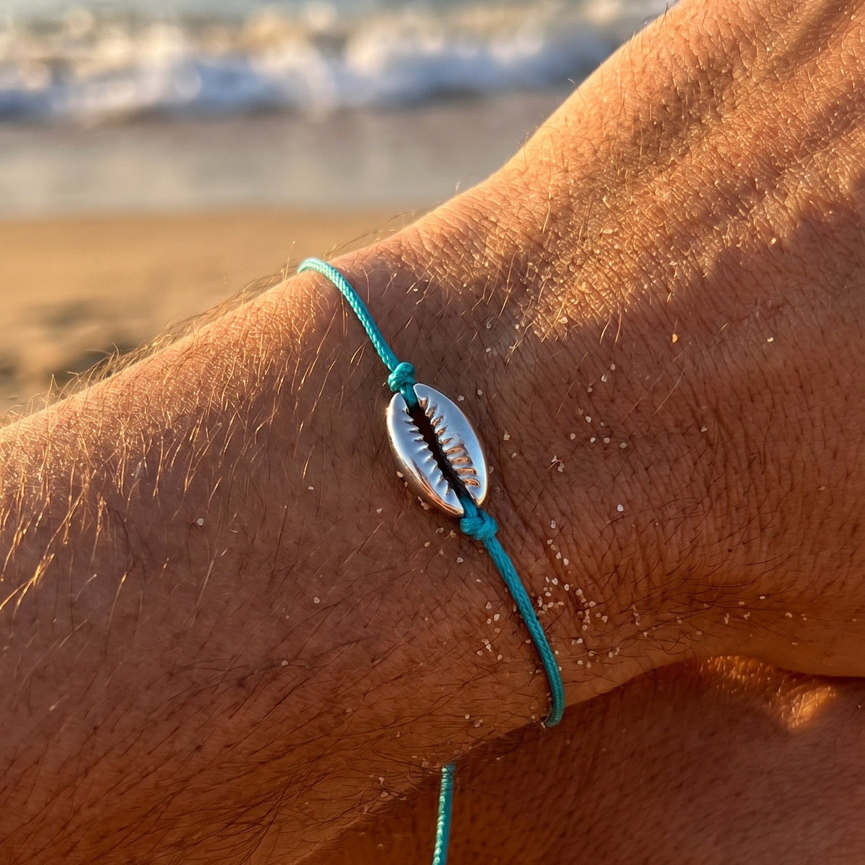 Herenarmband van schelpen
