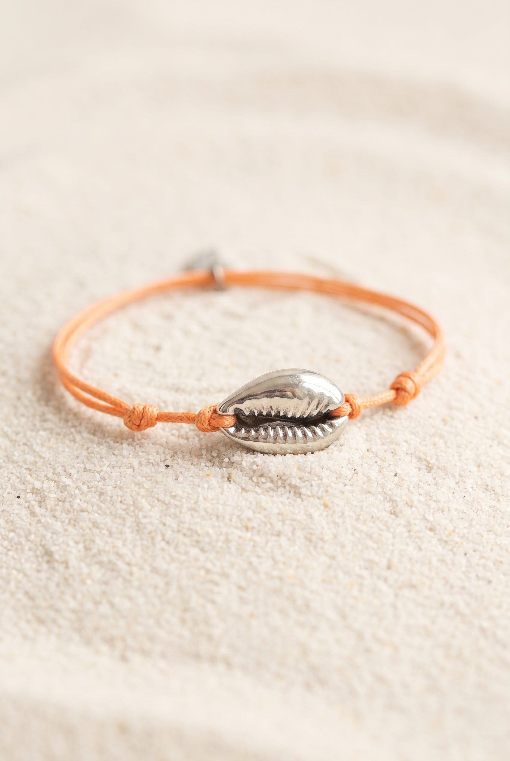 Herenarmband van schelpen