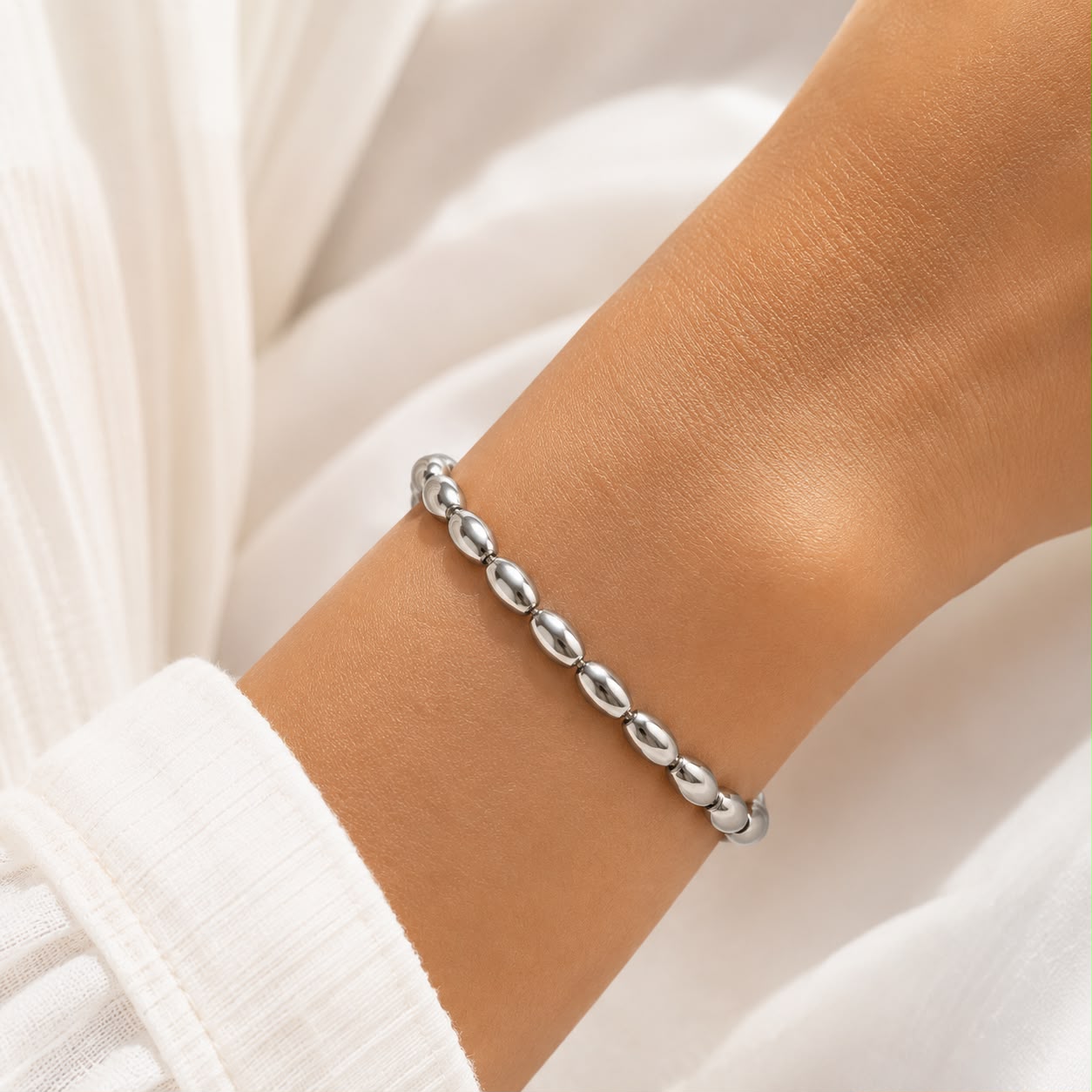 Damesarmband met zilveren kralen