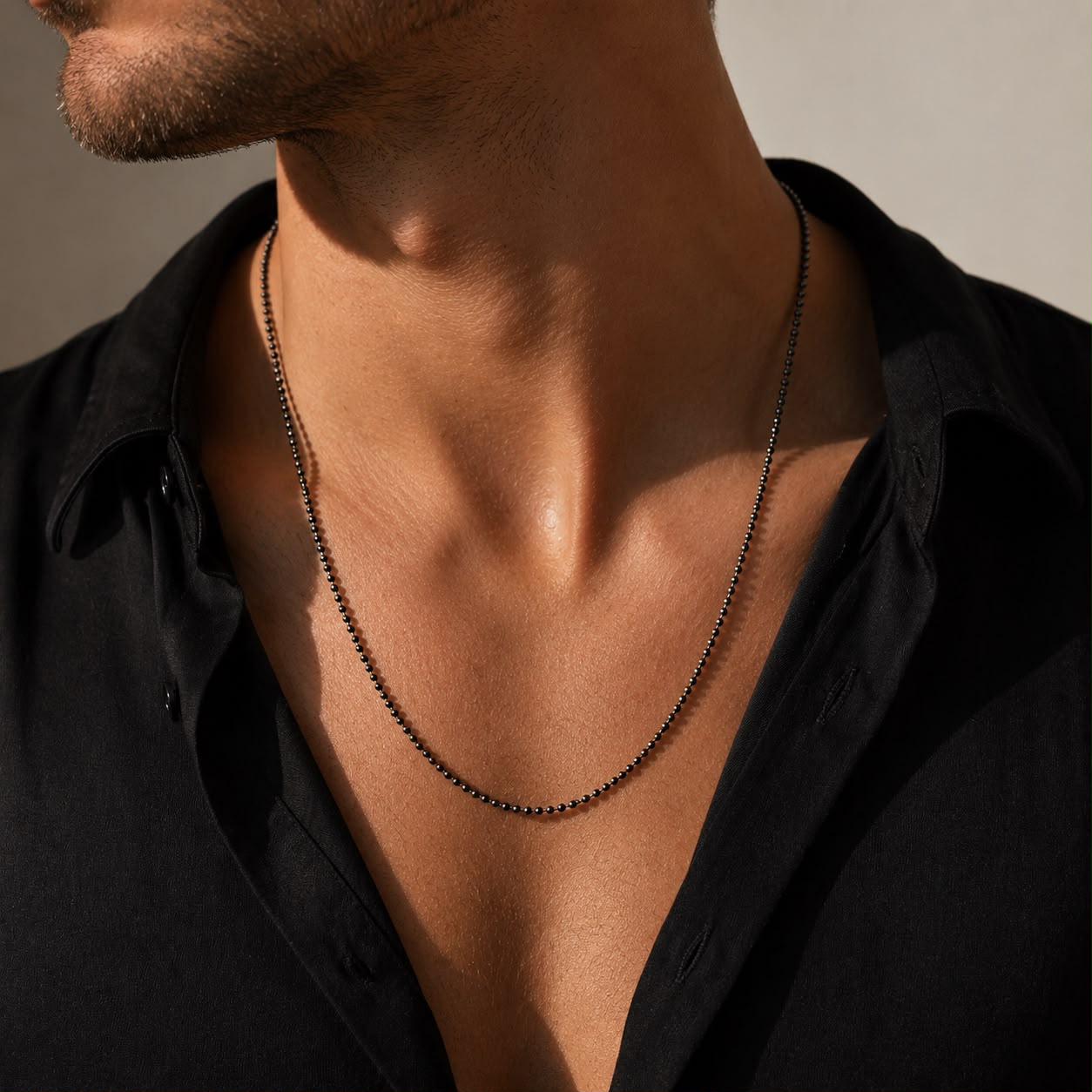 Korte kogelketting voor heren, zilver en zwart, gerhodineerd.
