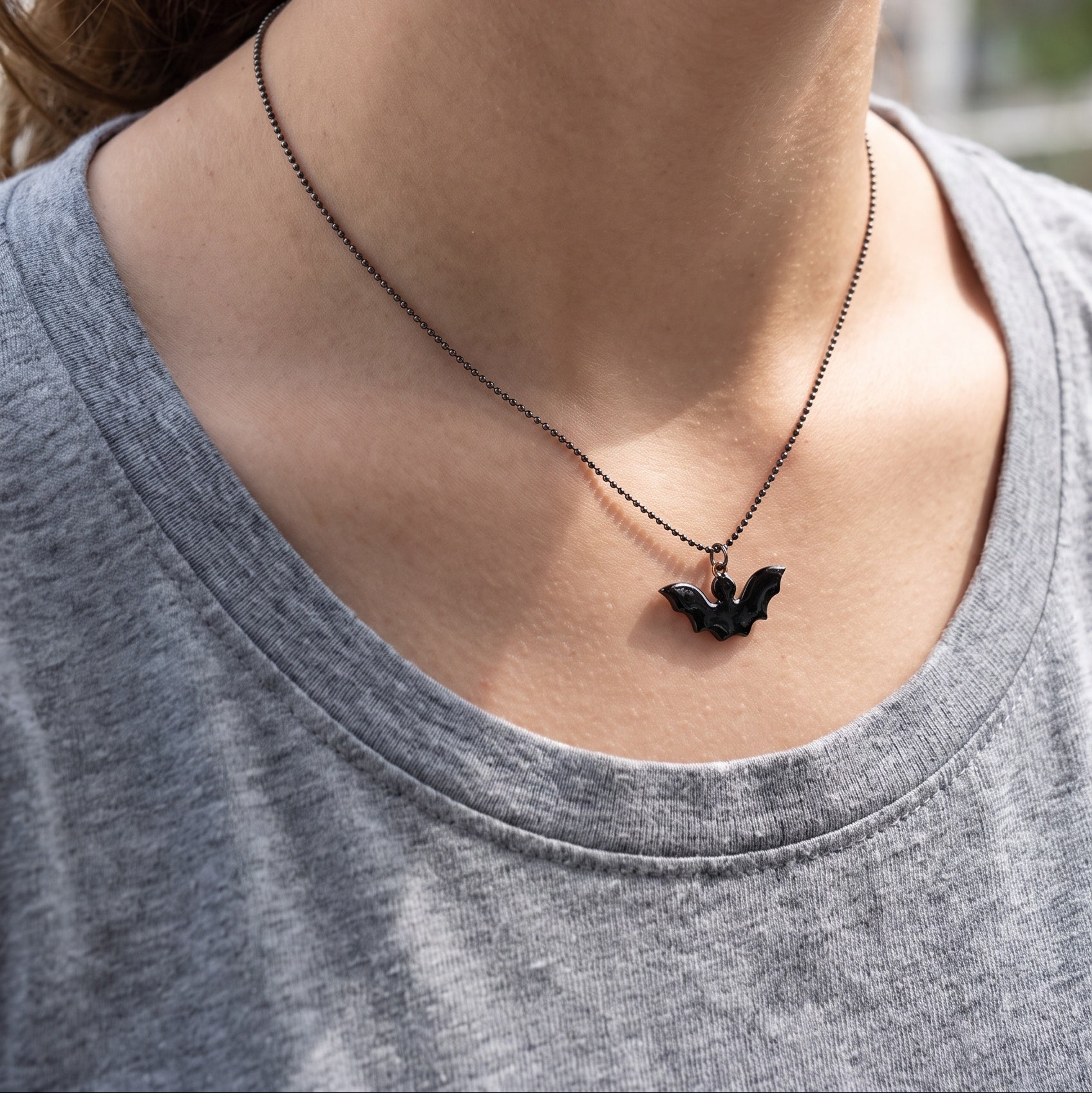 Collier chauve souris garçon émail noir or jaune 18kt