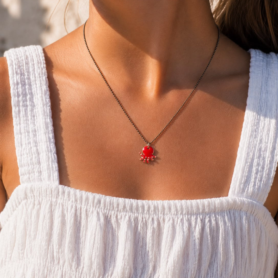 Children's octopus pendant, red enamel, 18kt yellow gold