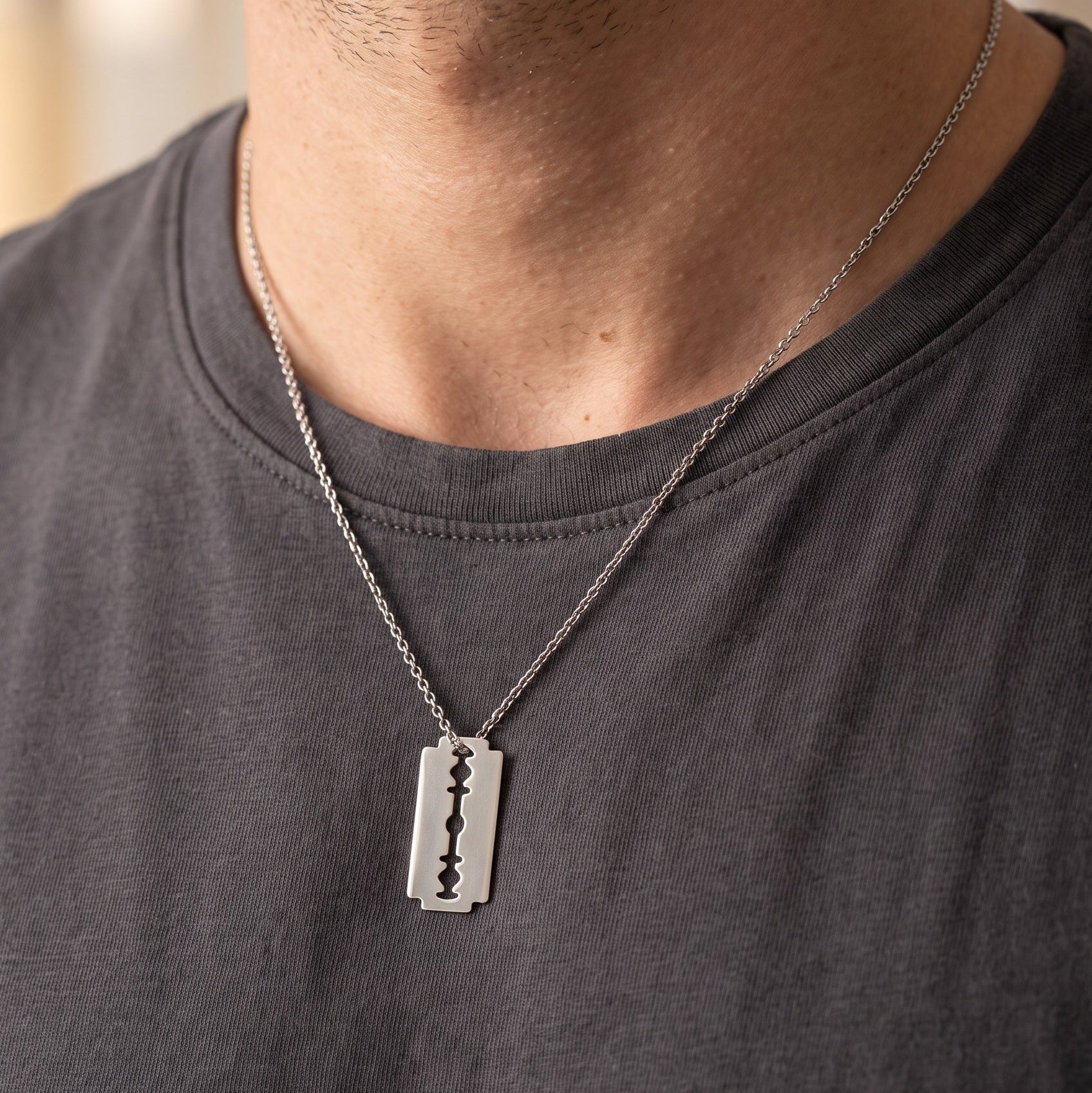 Pendentif lame de rasoir homme