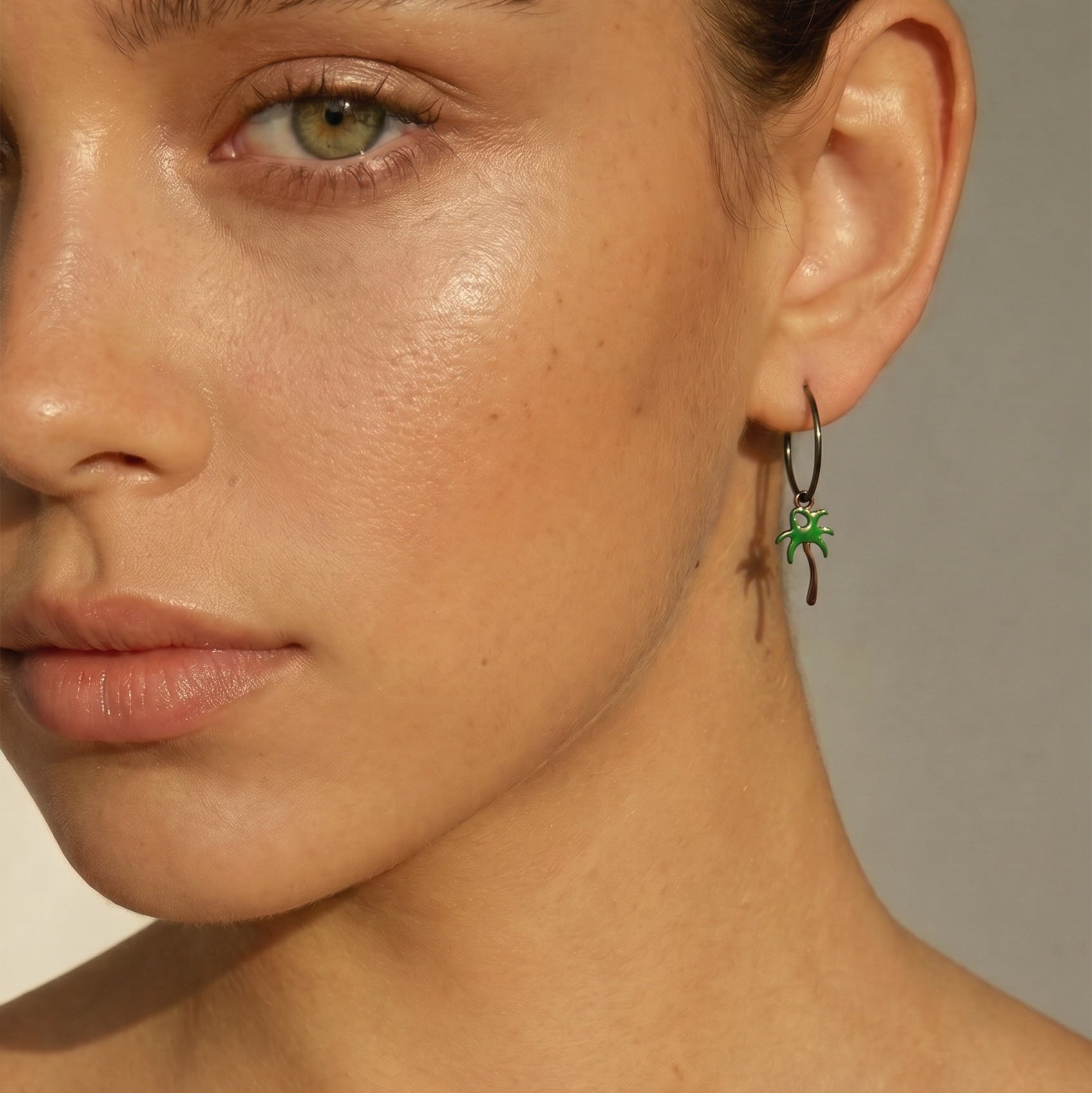 Women's rhodium-plated silver palm tree earrings