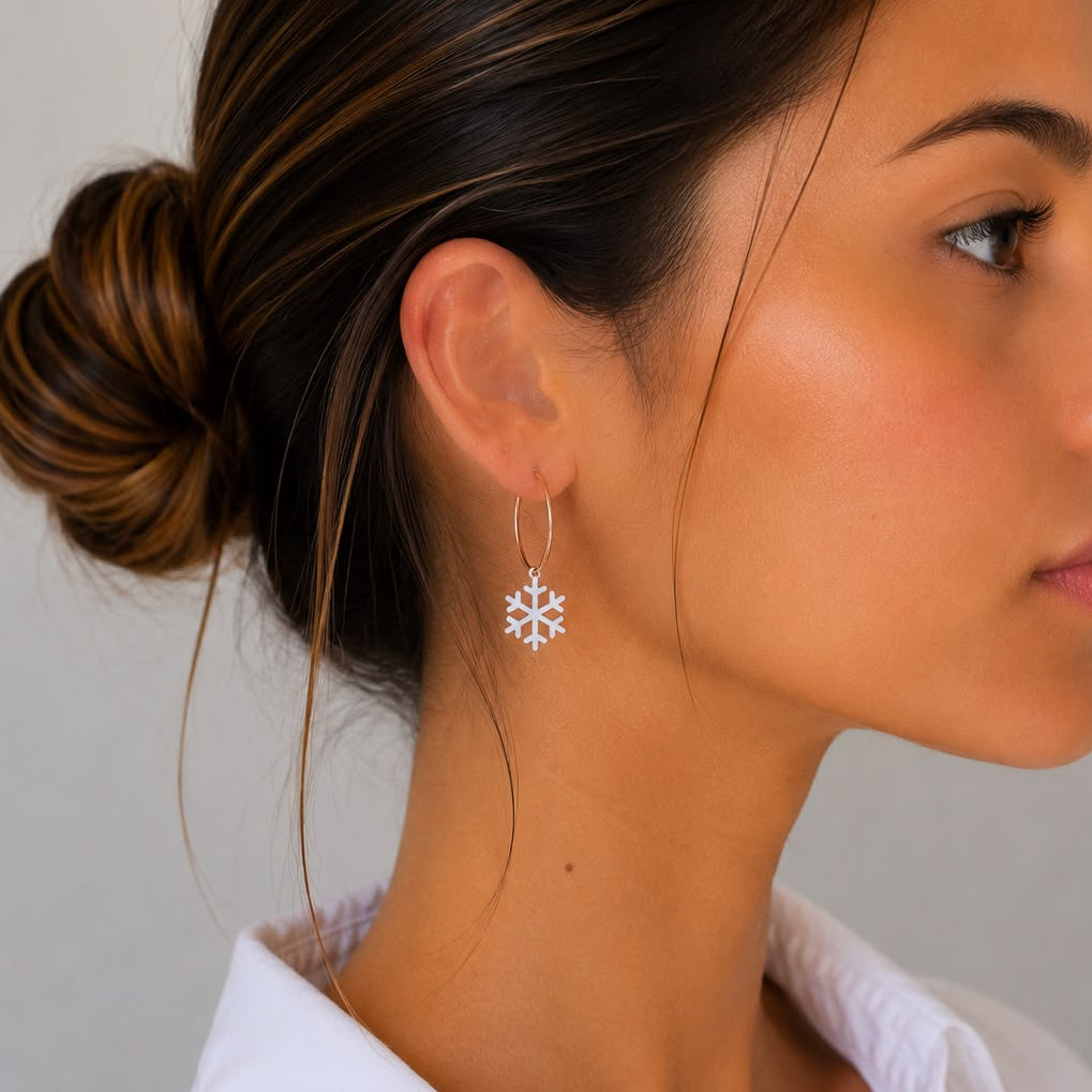 Boucles d’oreilles créoles flocon de neige en émail femme