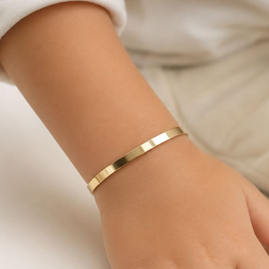 Open bangle bracelet with vermeil engraving for children