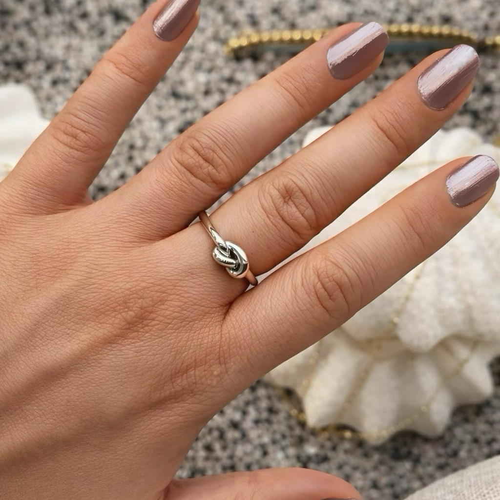 Women's silver knot ring