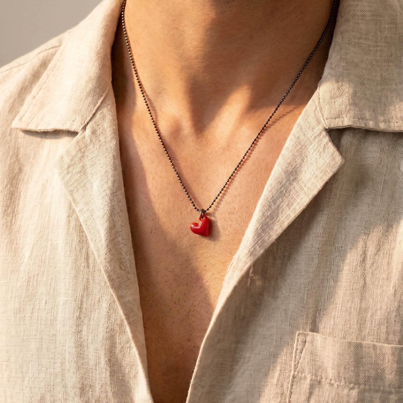 Herenketting met rood geëmailleerd hart